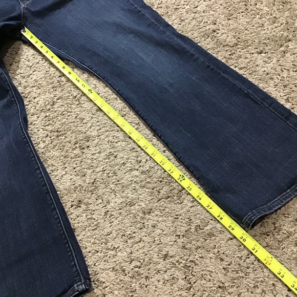 Levi Strauss Women's Jeans 14 Classic Boot Cut Dark Wash - Picture 3 of 14